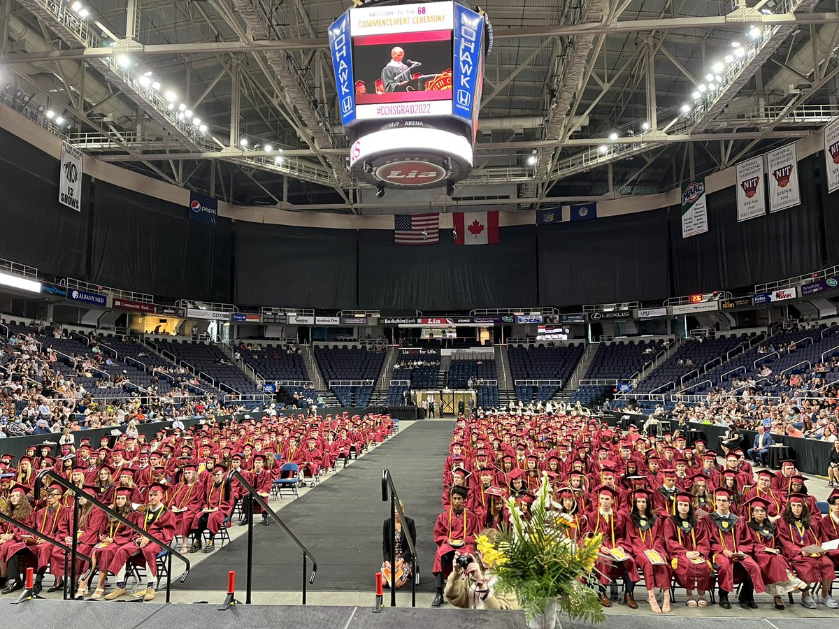 daveperry2323's tweet photo. Congratulations Colonie High Class of 2022!! https://t.co/slhVzmbmoV