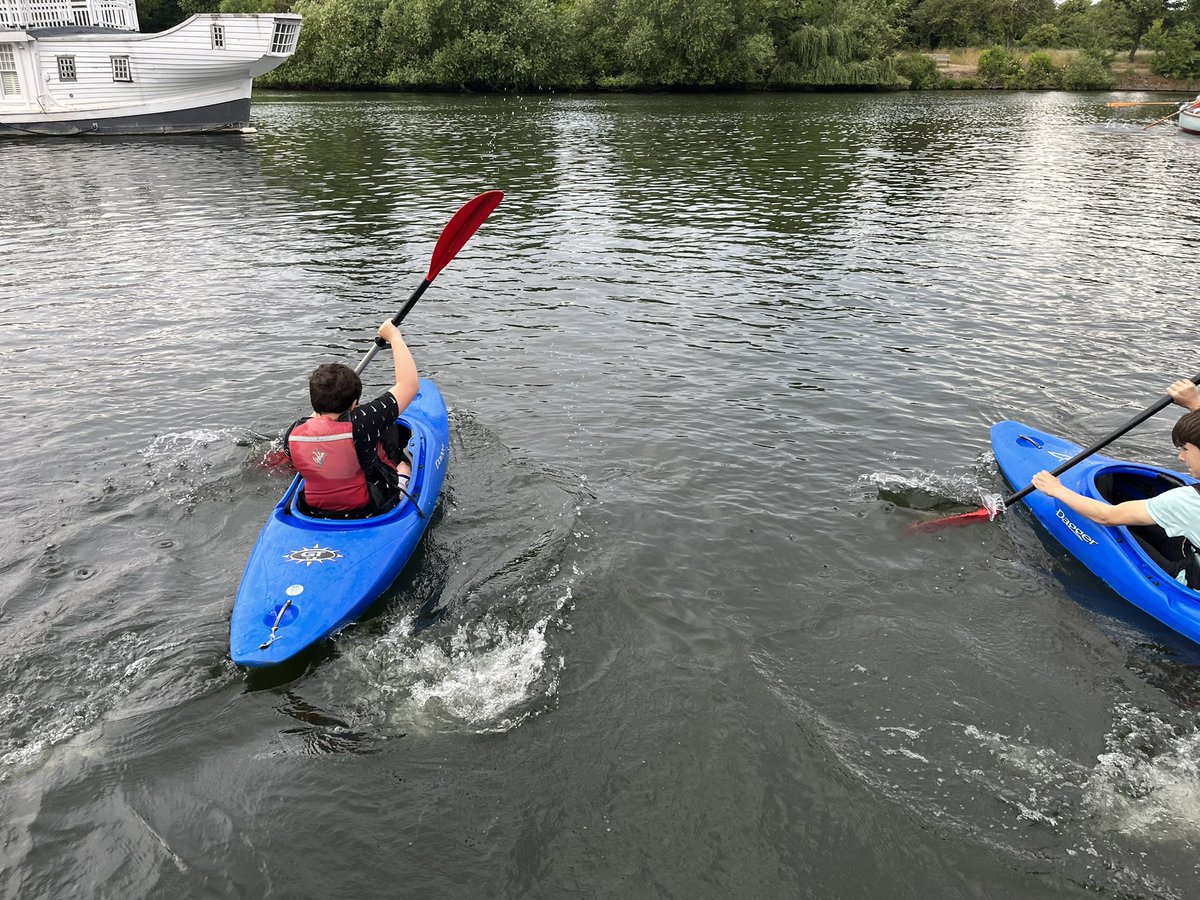 Ducklings, rowing boats and kayaks - it’s a classic Sea Scout evening on the Thames.