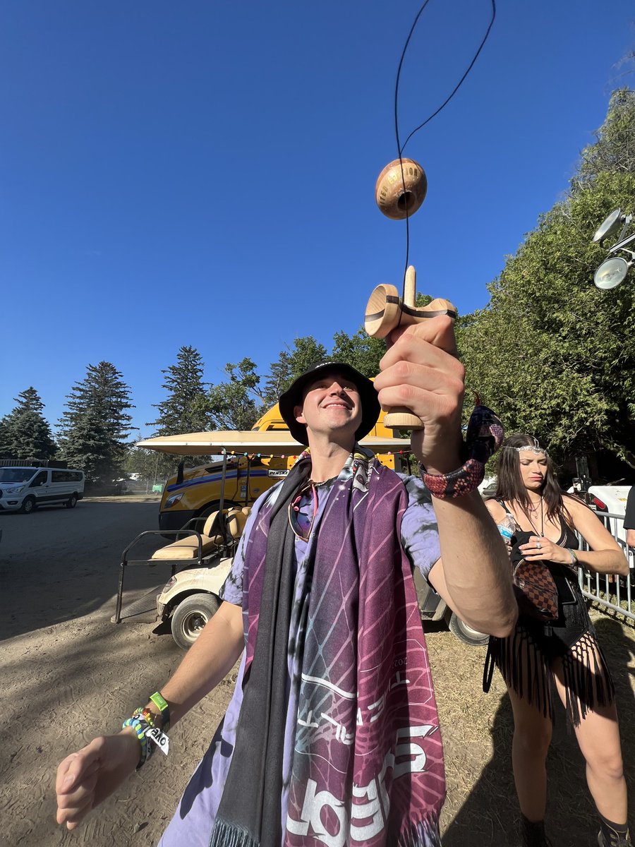 johnsummit's tweet photo. JVHN SVMMIT livin his best life https://t.co/zNW1SiQpcj