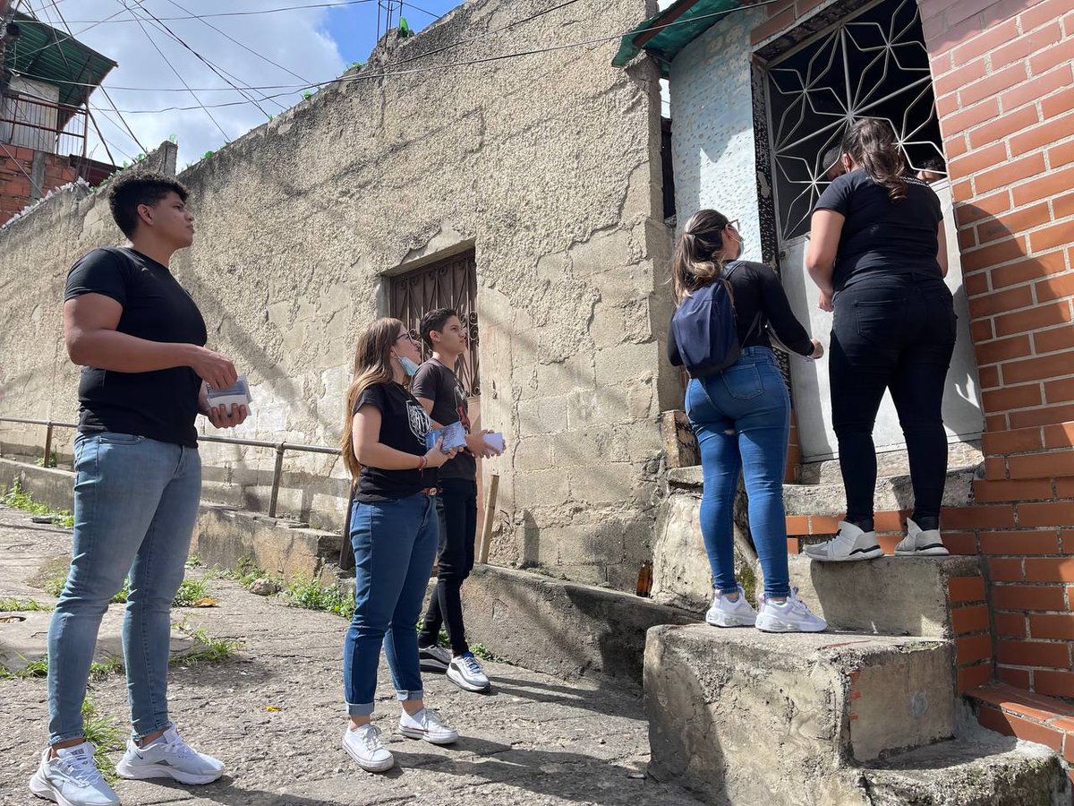 Daniela_APR's tweet image. #24Jun Dijimos presente el día de hoy en el #BarrioSanMiguel de la pquia. #SantaRosalia donde estuvimos conversando con los vecinos de la comunidad para brindarles un mensaje de cambio y #prosperidAD 

Trabajaremos #UnidosXVenezuela
por el rescate de la democracia 

¡Volveremos!