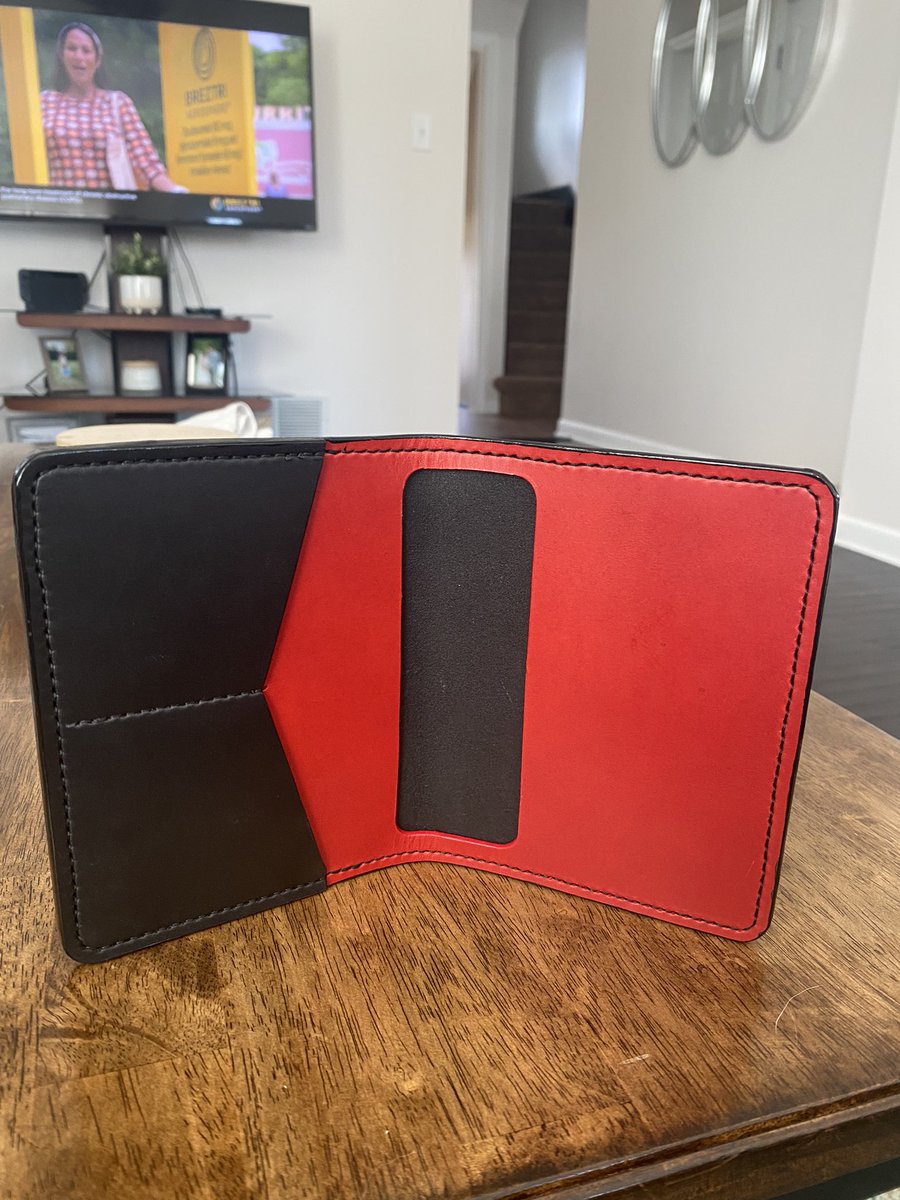 10thStLeather's tweet photo. Playing around with some color over the next few days. Love the look of this passport holder. DM me to make it yours! https://t.co/niRCMb9Fr9