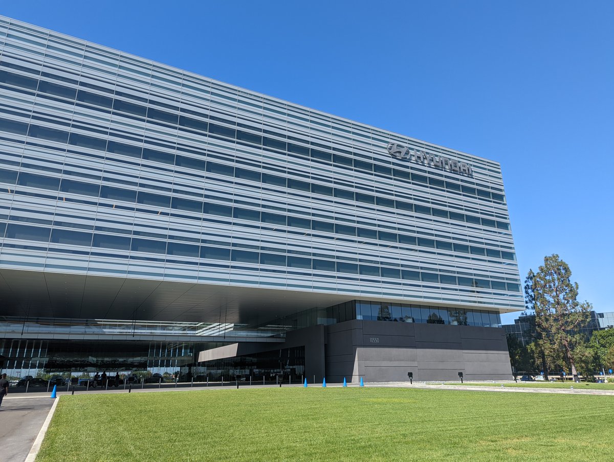 clockworkmedia's tweet photo. After filming for Rayno, we immediately started filming for @GenesisUSA in the studio and at @Hyundai headquarters. Here's a behind the scenes look at our recent shoot at Hyundai HQ.

#clockworkmedia #videography #digital #content #marketing #hyundai #genesis https://t.co/NF6y9L2hAW