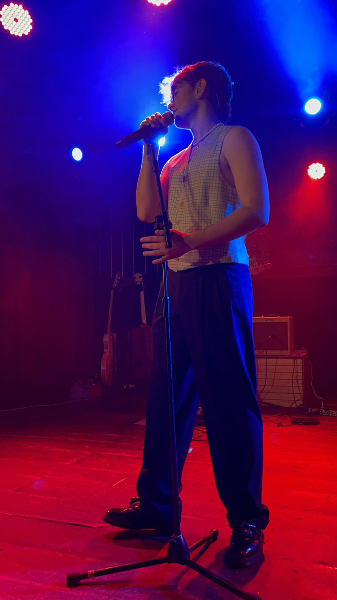 elena15__'s tweet image. aquí os dejo algunas fotitos que le hice ayer a mi fla en el concierto de Madrid🥹🤙🏽 #FlavioGiraMadrid #Flavioot #Flamantha @flaviofdzz ❤️