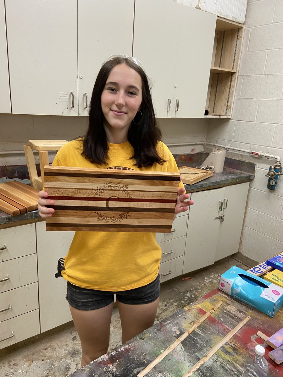MrJButton's tweet photo. Working right up until the end! These grade 10 @StPeterCSS construction students never stopped and are rewarded with some beautiful pieces! #rollingpin #cuttingboard #PVNCLearns #PVNCMakes #woodworking #woodturning https://t.co/89hSu6xjix