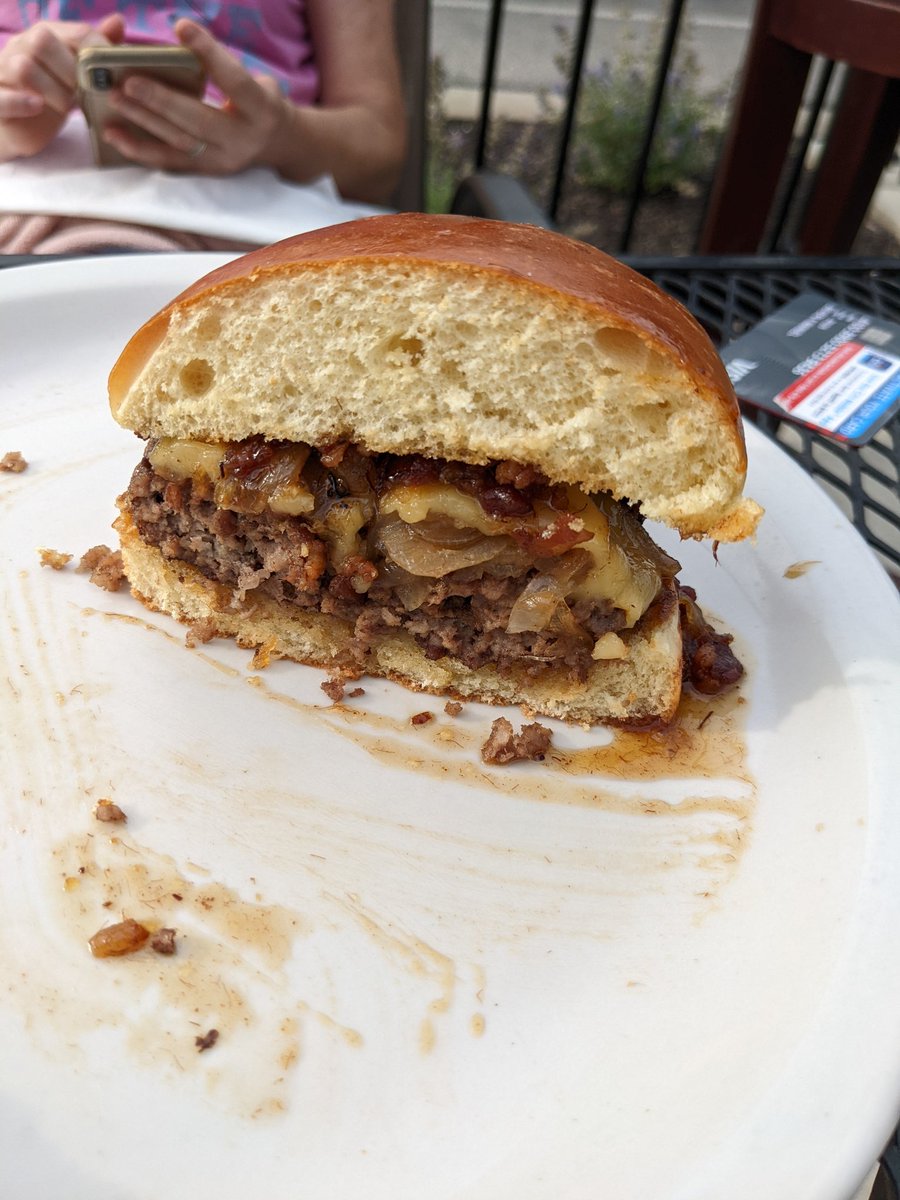 Tom_Manuel's tweet photo. Wonderful burger at 5th ave grill and bar during #IndyBurgerWeek. #GoEnjoy https://t.co/aFoJjXS4WH