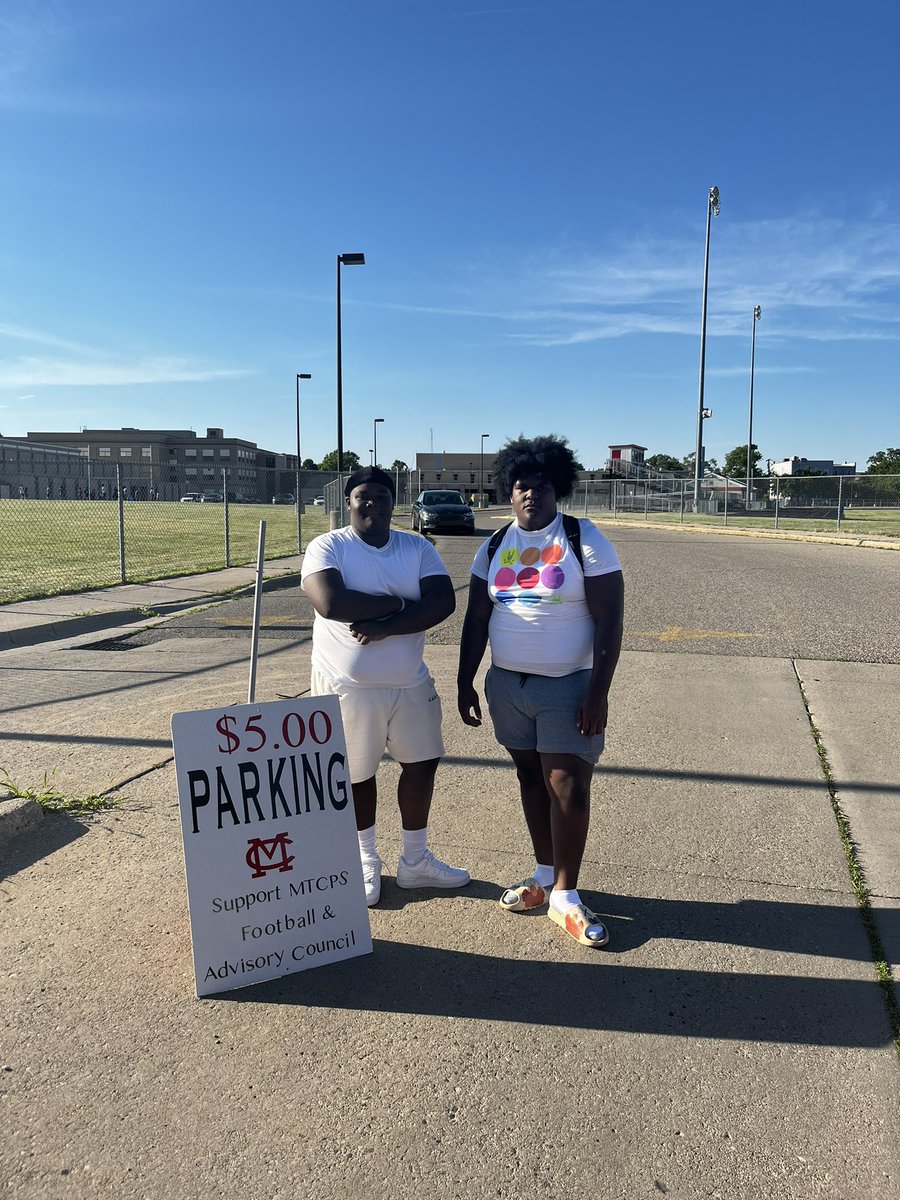 TheClemFootball's tweet photo. Mount Clemens football players working the parking lot for the fireworks in downtown MC! #TheClemFootball | #WAR | #BatherStrong https://t.co/X8dLyo8QWT