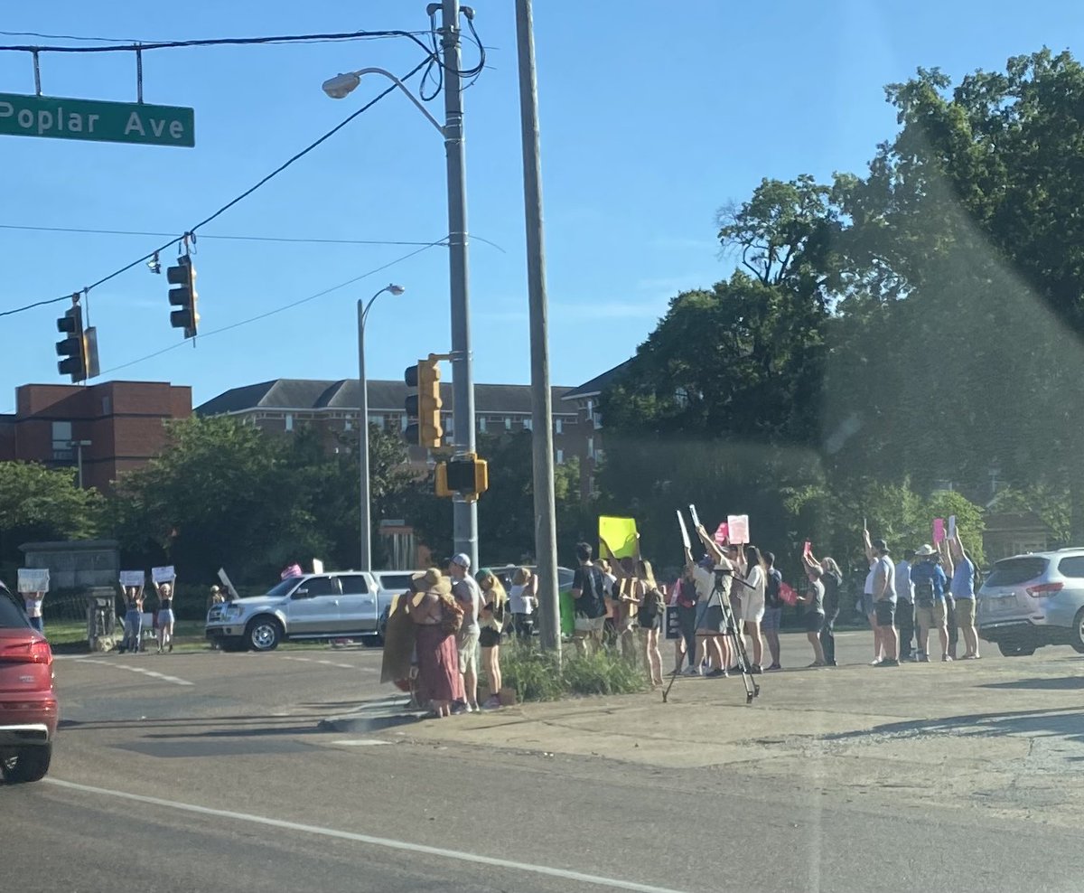 Everyone should drive down Poplar and cross McLean.  #IStandWithPlannedParenthood