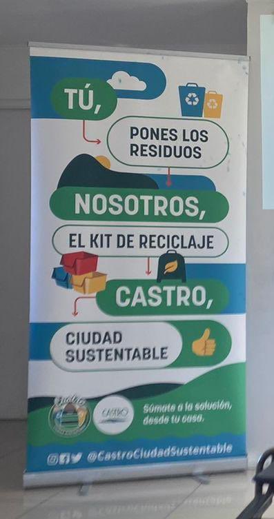 Juaneduardoconc's tweet photo. Hicimos entrega a 300 familias #Composteras para el tratamiento de residuos orgánicos, además entrega de kits de reciclaje para residuos inorgánicos, capacitaciones y retiro diferenciado de residuos.
Actividad de cierre del Proyecto Castro Ciudad Sustentable. https://t.co/zkslkqL4zL