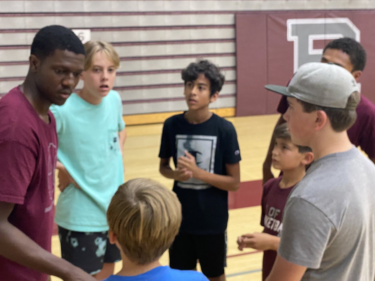 ericbridgeland's tweet photo. Bulldog Basketball Camp Week #2 in the books! Love our guys and their efforts in celebrating our community’s youth.. https://t.co/eCkrzd9RiW