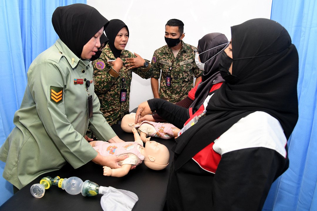 KURSUS BLS TINGKATKAN KEMAHIRAN BAHAGIAN J9.

Kursus Basic Life Support (BLS) ini dilaksanakan dengan kerjasama Jabatan Kecemasan Dan Trauma, Hospital Tengku Ampuan Afzan, Kuantan (HTAA) dan melibatkan pegawai dan anggota dari bahagian J9 MK AB.

#BerjuangBersama