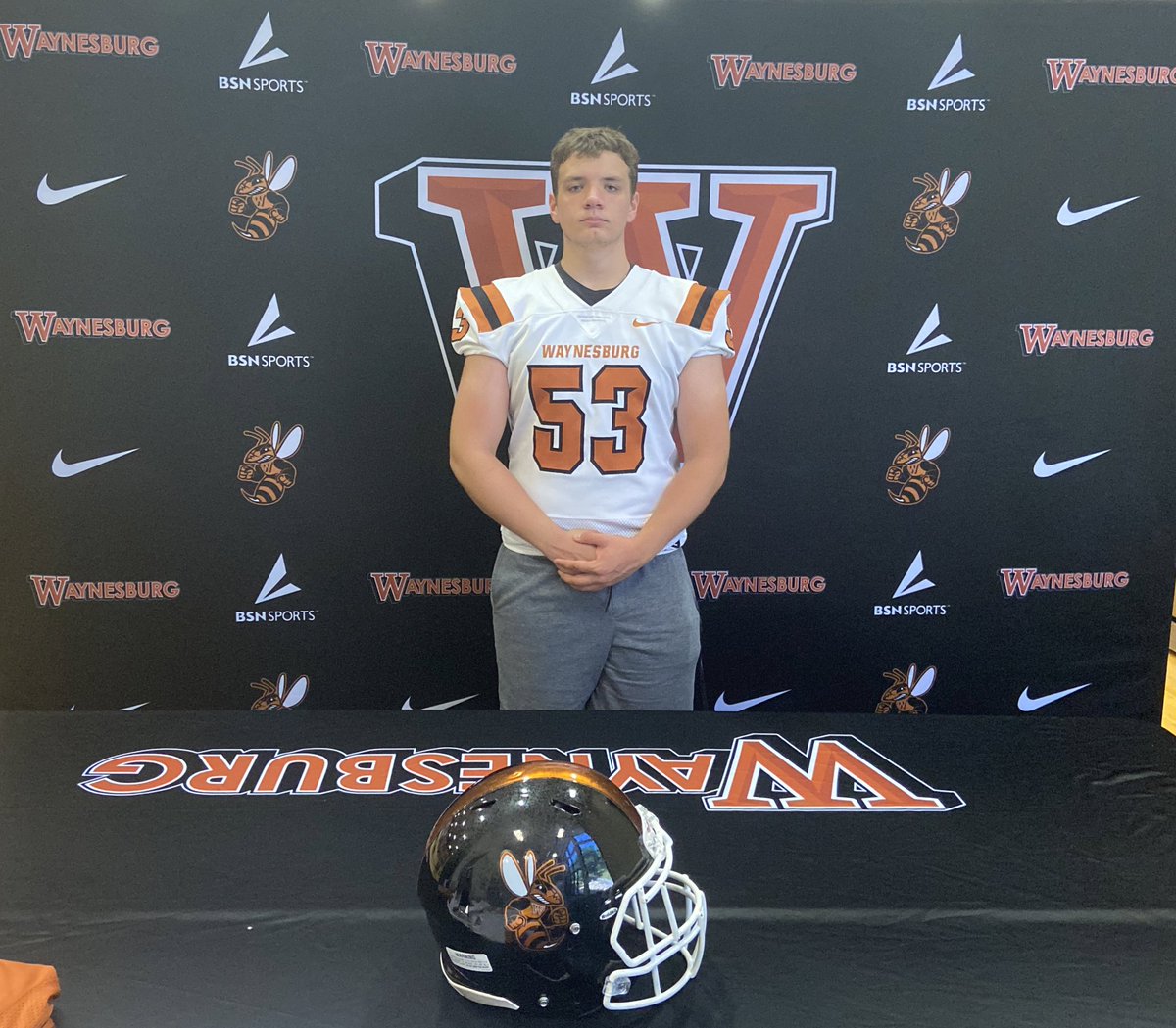 AustinPerlik's tweet photo. Thank you to the Waynesburg coaching staff for the visit @CoachColemanDL @WU_SWARM @GabeLuvara 🐝💪🏻 https://t.co/OkFJYjdrab