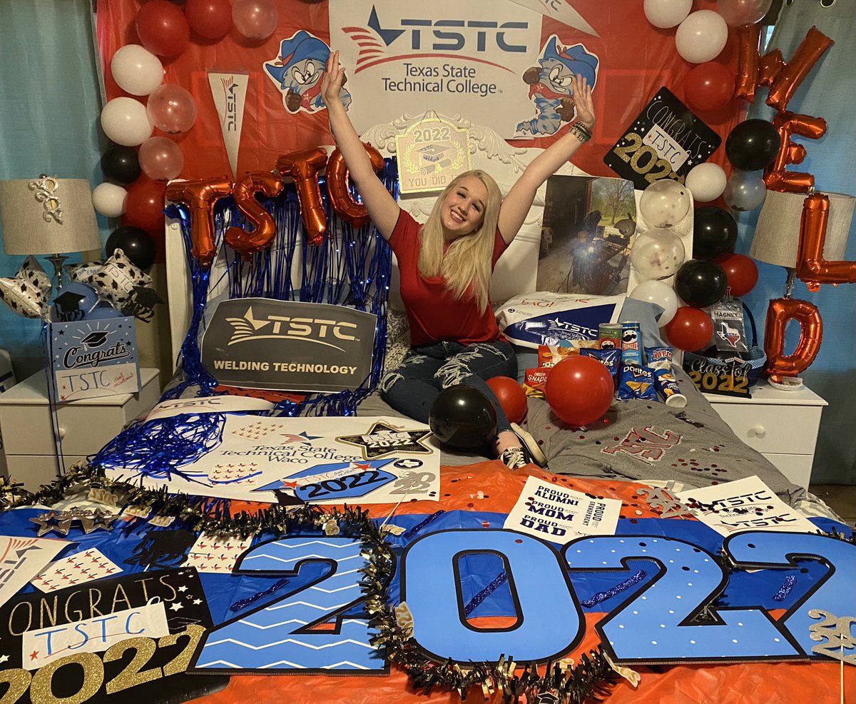 stolle_rachel's tweet photo. @tstcwaco celebrating dual enrollment in the welding program @TSTCstrong @JobAlert_TSTC #welding #weldlikeagirl #dualenrolled https://t.co/1UGuSktxqe