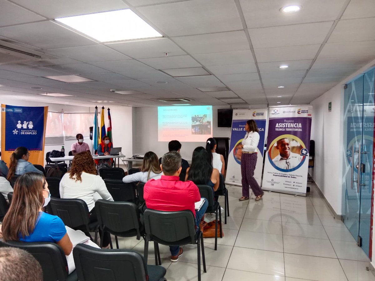 La Agencia Pública de Empleo del <a href="/SENA_RValle/">SENA VALLE 💚</a> junto al área de Relaciones Corporativas, adelantaron un encuentro empresarial en #Cali con el fin de presentar el Portafolio de servicios del #SENA para las empresas, fortaleciendo los vínculos con el sector en la ciudad.