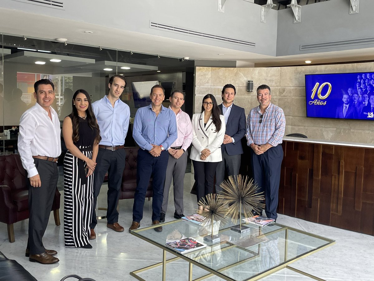 moisescastrop's tweet photo. Ayer celebramos con éxito la 23a Cumbre de Presidentes de Sección, en Monterrey, Nuevo León @ANADENuevoLeon. Un especial agradecimiento al despacho Santos Saucedo por recibirnos en sus oficinas. A seguir trabajando juntos por la @ANADEcolegio #LaIntegridadEsNuestraFortaleza https://t.co/qOOrOz7YqF