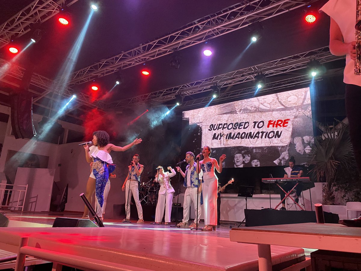 ESPECTACULAR show <a href="/VelaTheShow/">Vëla</a> en <a href="/tripssummerclub/">Trips Summer Club</a> No os lo perdáis. Es un derroche de talento y diversión y alegria y fuerza y mas diversión. Enhorabuena <a href="/PabloDeTorres/">Pablo de Torres</a> y todo el equipo! Es una maravilla!