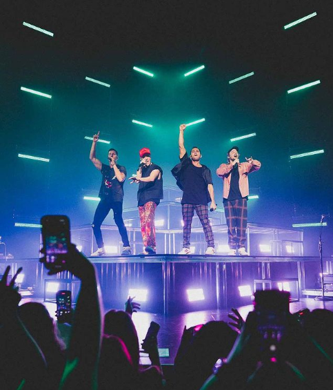 Woo_HooRushers's tweet photo. Actualizaciones del día 24/06/202

#BigTimeRush vía intagram 
What is up BRIDGEPORT, CONNECTICUT!!! Who all is coming to the show tonight!? Last night was one of the most incredible experiences we ever had… We can’t wait to make tonight just as fun!! 🎸🎤
https://t.co/eKnOcZszF4 https://t.co/AoIqvcraWv