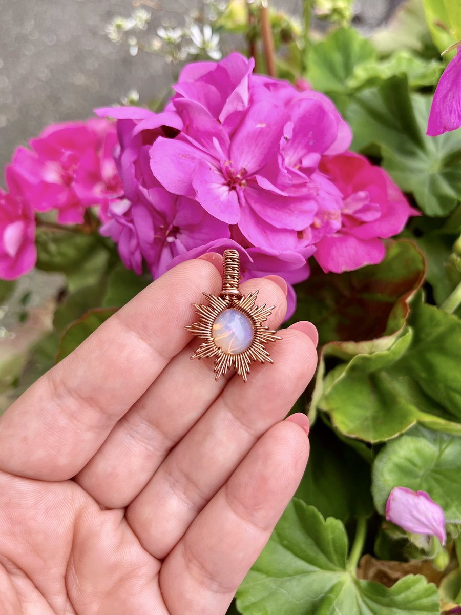 anahatasol's tweet photo. 🌞 giveaway 🌞

thank you for all the love on this update!

one winner will receive a custom sunburst pendant with their choice of stone ✨

• RT &amp; follow me to enter
• tag some friends if you’d like!
• ends 6/29

good luck! 💕 https://t.co/2RmmEx65nI
