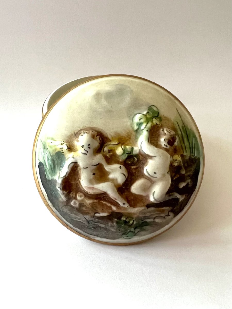 KolaBlueRose's tweet photo. Vintage R Capodimonte Italy Porcelain Trinket Box, dresser box, mid century https://t.co/iLvyufxnAk https://t.co/beLOBdWEjr