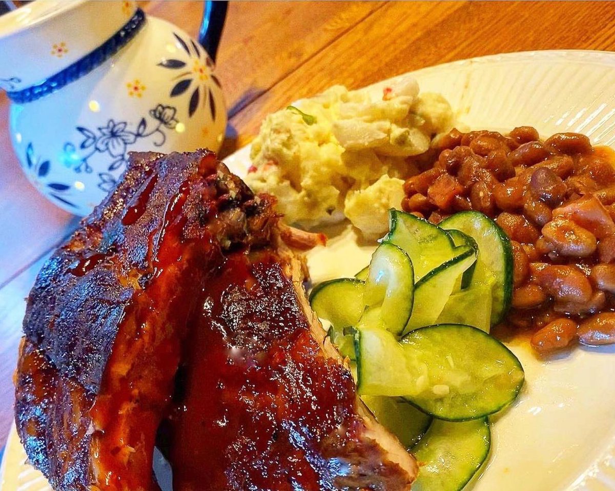 KYVAN82's tweet photo. #Repost @mjroper Smoked pork ribs and beans, cucumbers and potato salad.
.
.
.
.
.
#sunday #sundayfunday #weekend #fathersday #holiday #cookout #smoked #ribs #bbqribs #potatosalad #cucumber #bakedbeans #masterbuilt #masterbuiltsmoker #mastersofsmoke #smithfieldbrand https://t.co/iyqPlstZbI