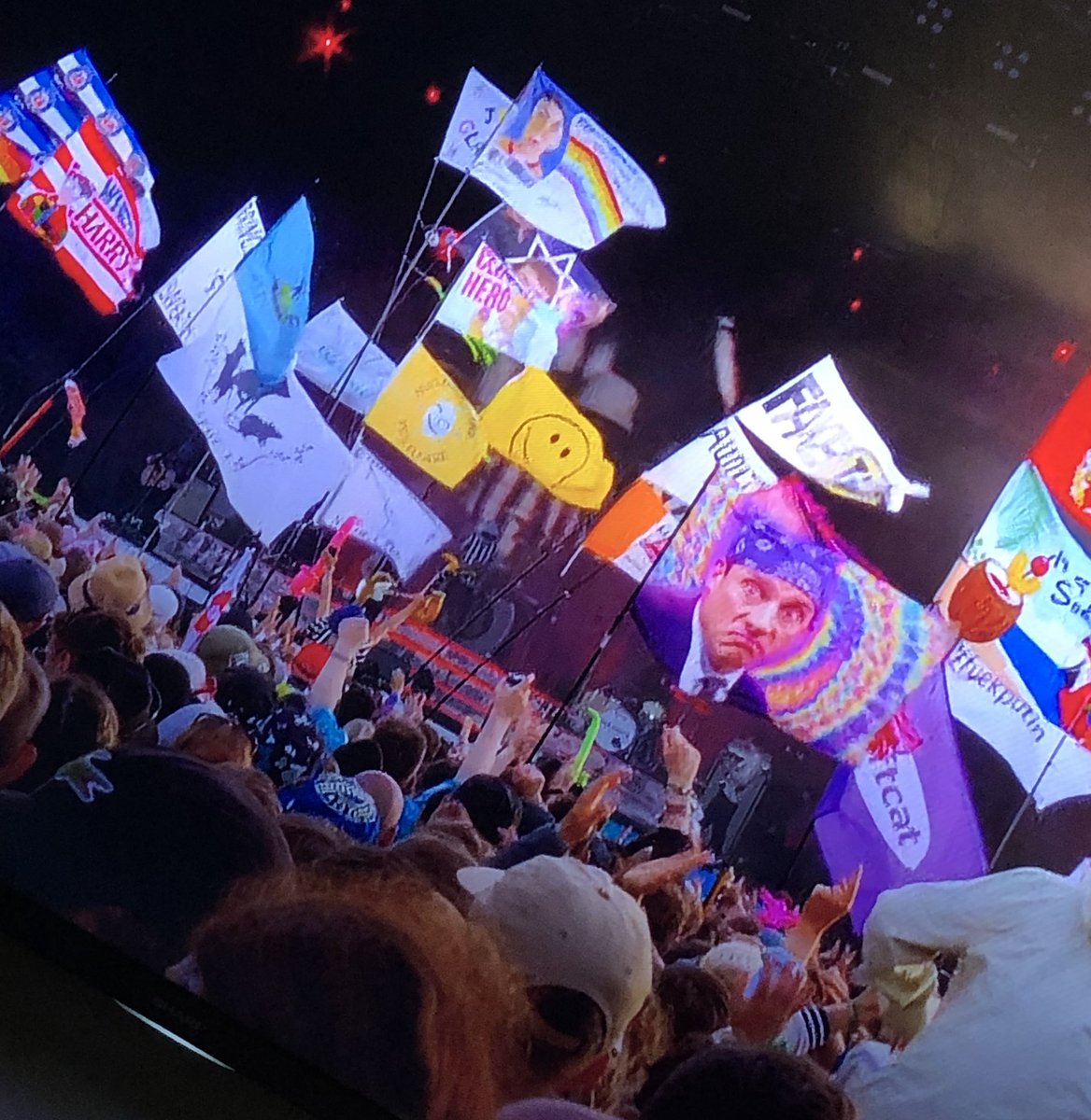To the legend at #glastonburyfestival2022 with the Prison Mike flag…you’re my hero, well played sir/madam 👏🏻😂 #TheOffice #PrisonMike