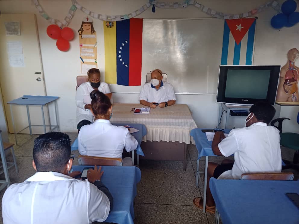 CubaVa_Bolivar2's tweet photo. Los colaboradores de la misión médica cubana en Venezuela damos honor a la historia de este hermano país, conmemorando aquella gran proeza  "Batalla de Carabobo".
#CubaCoopera 
#CubaPorLaVida 
@Cubacooperabol2 
@cubacooperaven 
@PartidoPCC 
@carrizal_cdi 
@RomanYelina https://t.co/YTDjop3QB8