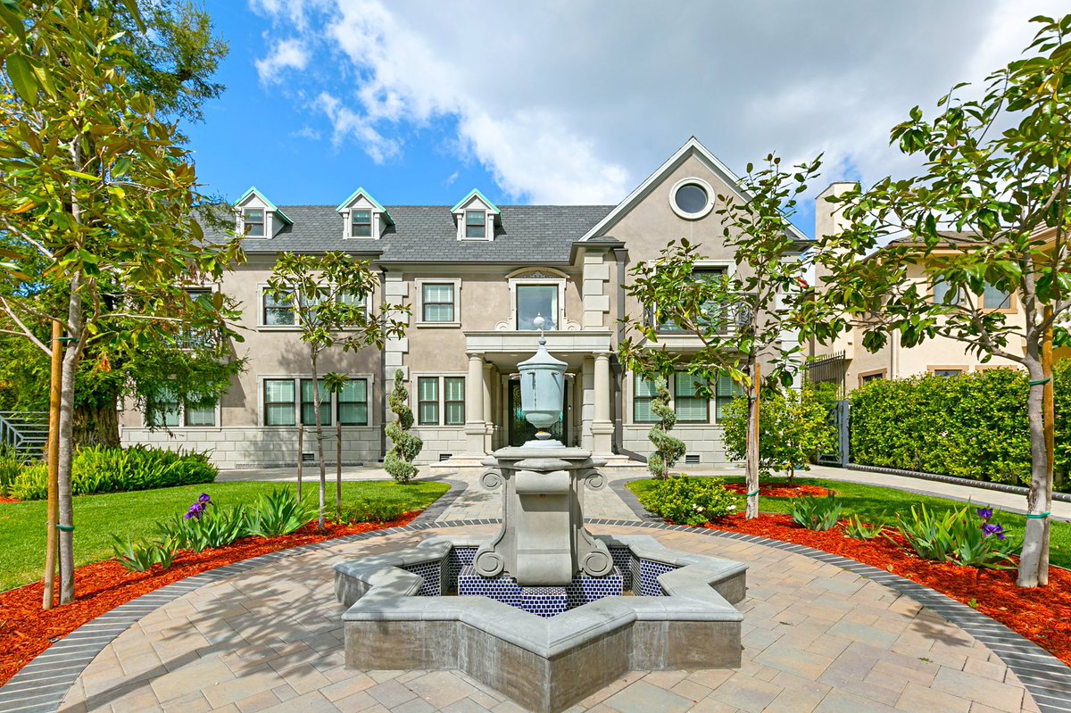 Christophechoo's tweet photo. We just listed this stunning Contemporary California Colonial style home 🏡 n the only exclusive guard gated community in the terrific Hancock Park area of Los Angeles. Listed for $7,7500,000
#hancockpark #newlisting #losangeles #guardgated #coldwellbankergloballuxury https://t.co/kCWNmFpWcK