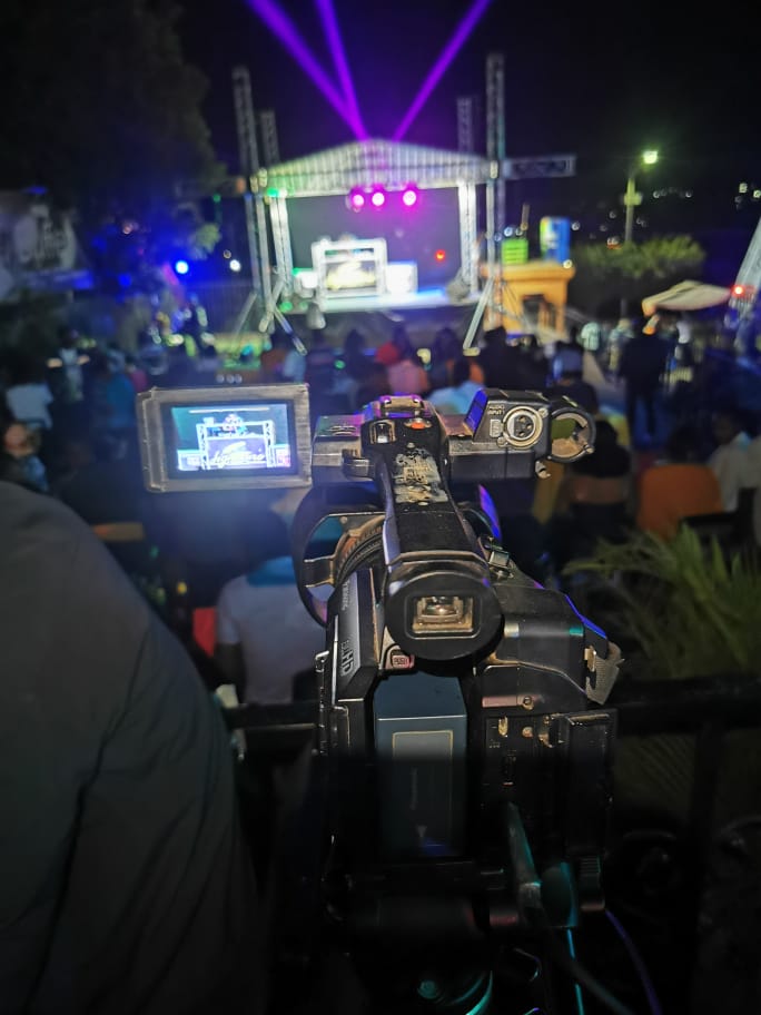 MgrHannz's tweet photo. What a successful n a sold out show it has been
@BebeCoolUG #Vipconcert live @signaturembarara https://t.co/Nw6bFd5iGg