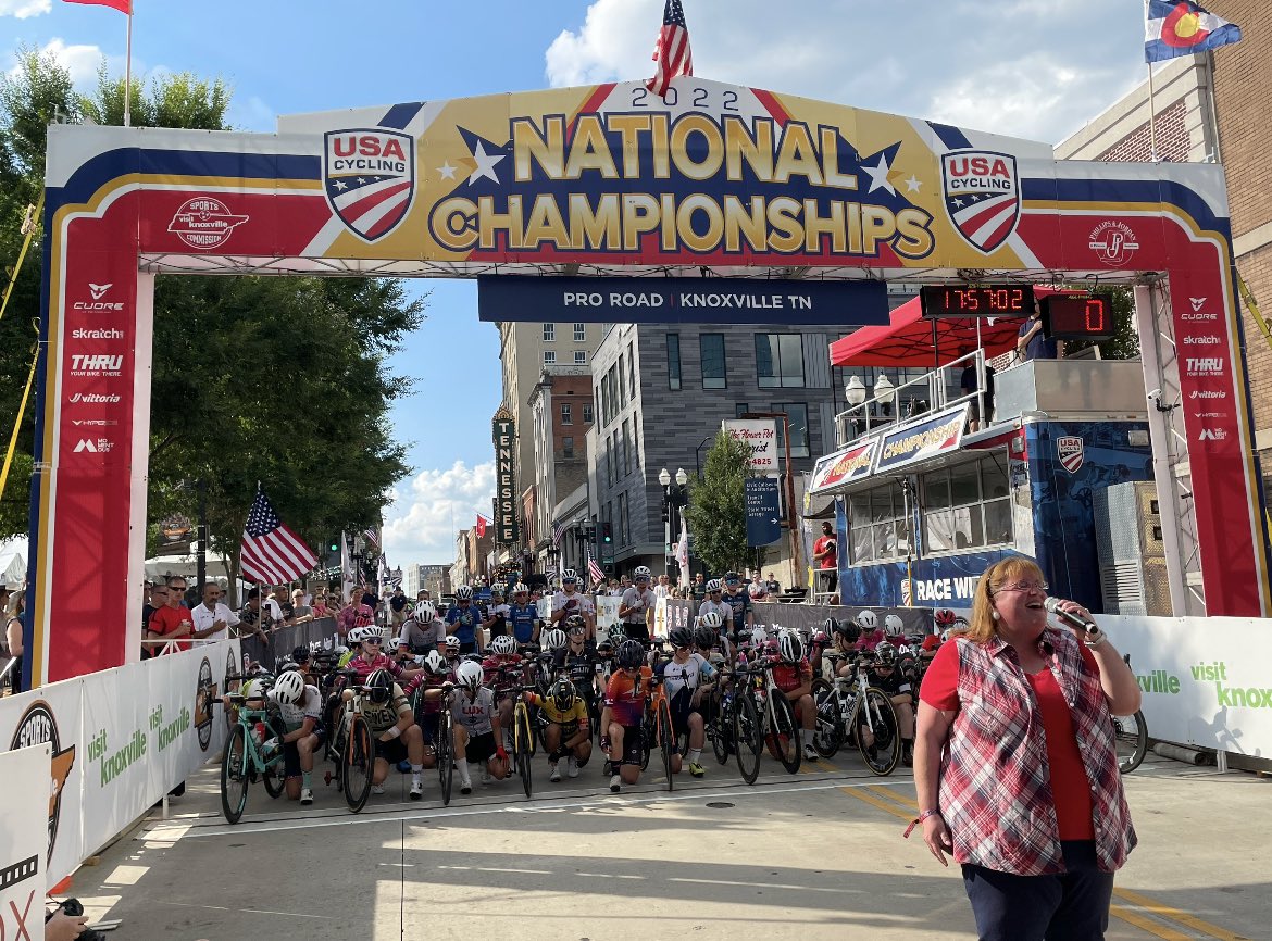 The women’s peloton at the US Pro Championships took a knee Friday to protest the US Supreme Court’s decision to overturn Roe v. Wade, the 1973 ruling that guaranteed the right to legal abortion across the United States. bit.ly/3yjc7zB

📸: <a href="/Ferncoyote/">Clara Beard</a>