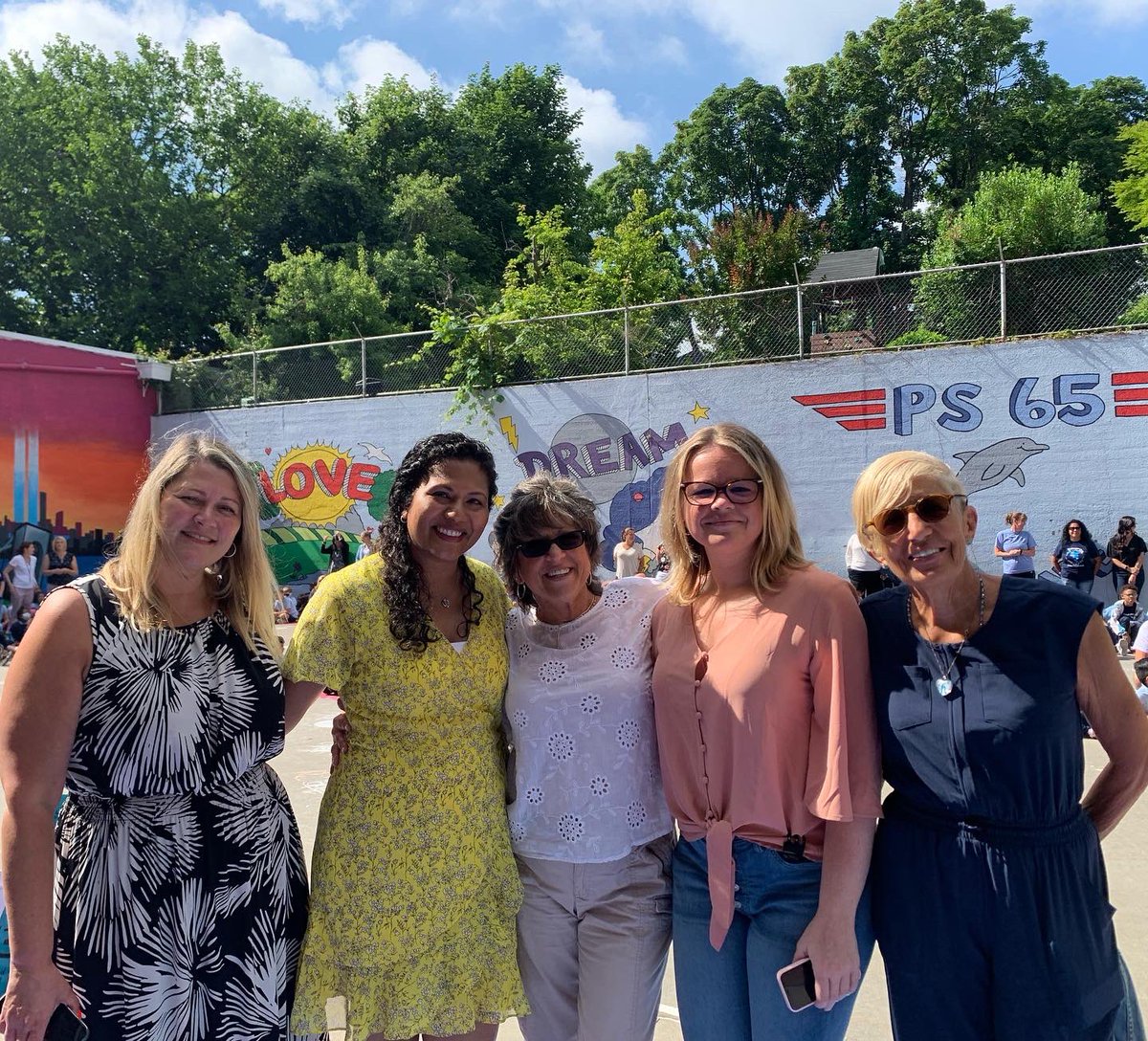 ps65si's tweet photo. Today the entire school met our new Principal Mrs. Mary Jacob-Alex. Welcome to PS 65! 🐬💙
#ps65si @nycschools @sibod31
@DrMarionWilson https://t.co/FI1zgtCvNH