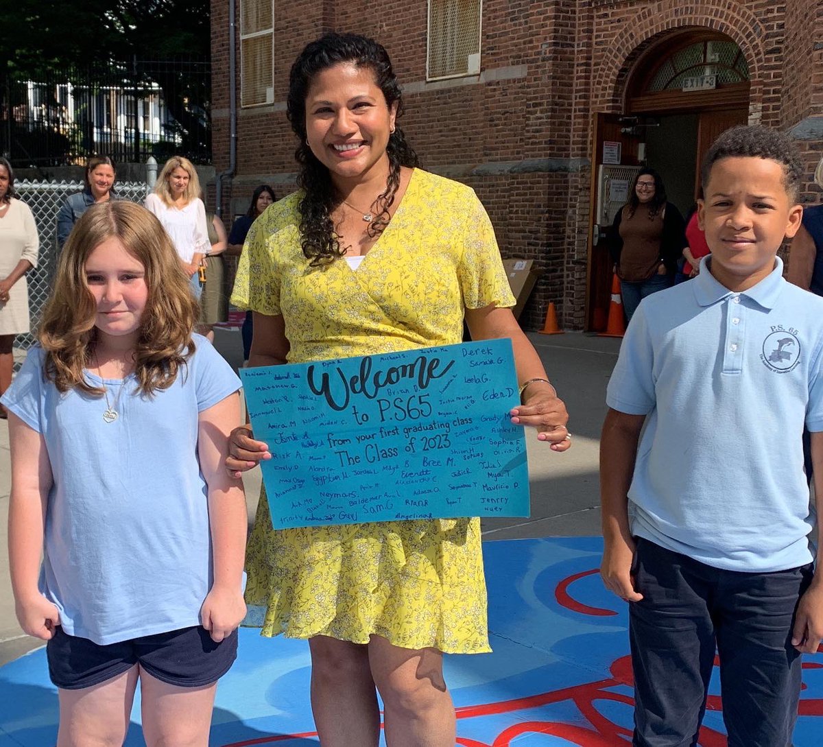 ps65si's tweet photo. Today the entire school met our new Principal Mrs. Mary Jacob-Alex. Welcome to PS 65! 🐬💙
#ps65si @nycschools @sibod31
@DrMarionWilson https://t.co/FI1zgtCvNH