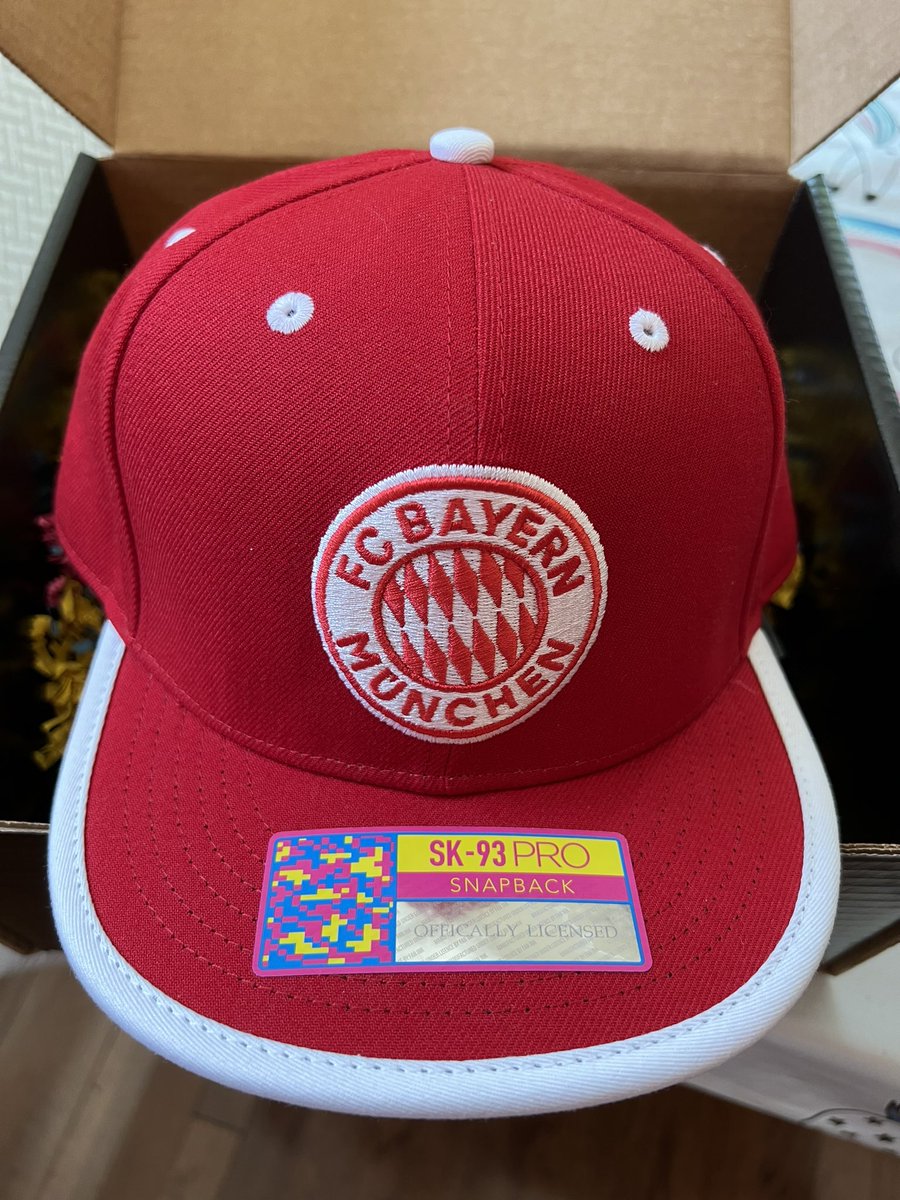 SuedkurveTO's tweet photo. When that new @faninkclub #FCBayern hat arrives 😍🔥
When you got it for 20% off with your SKT membership 🤑🔥
Check out the full #FanInk #Bayern collection today 🔴⚪️
#SKTonTour #SKTBenefits #MiaSanMia https://t.co/Z8Zv0MBLcv