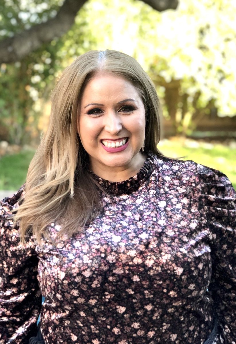 💥💥Congratulations to Mrs. Castaneda, the new Principal of <a href="/TexHillMS/">TEX HILL MS</a>. She will be missed but will always be a part of the famiLEE! @LEEAPCastaneda  #leevols #neisd #alwaysavolunteer
