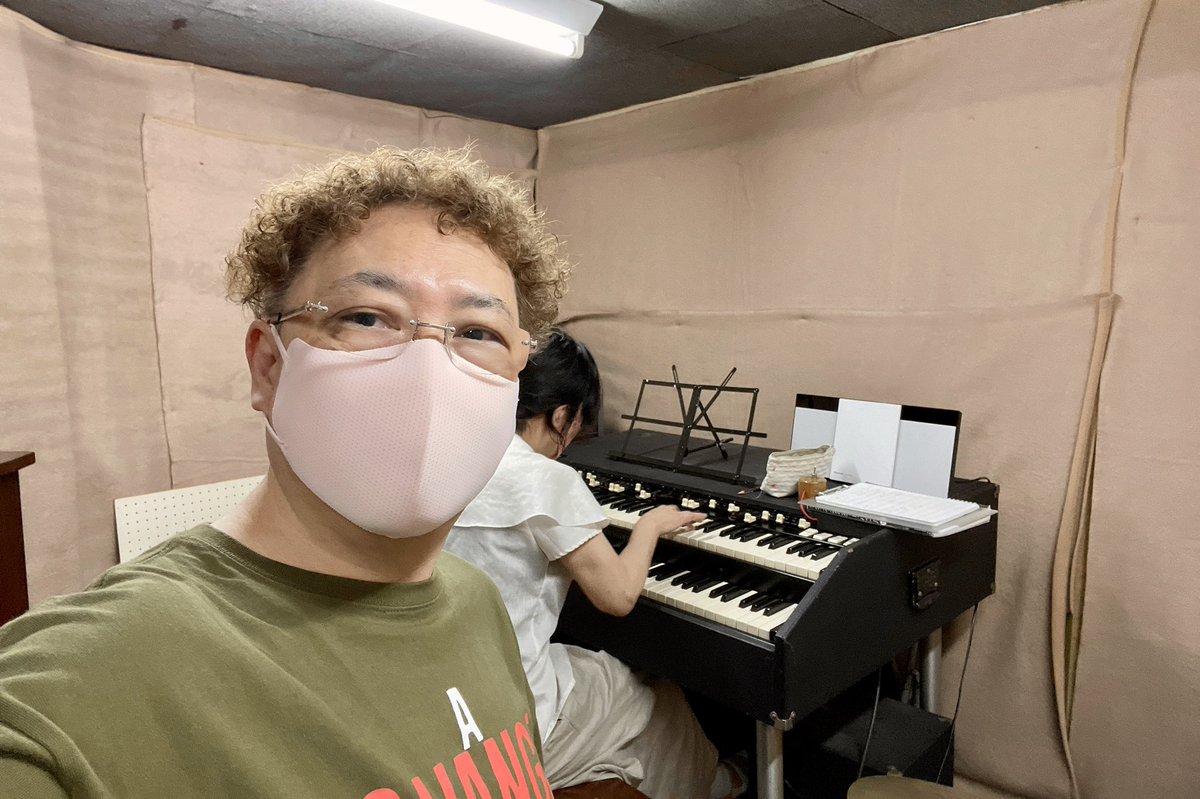 DaisukeKawai's tweet photo. 昨日はYSコーポレーションにてハモンド #SKXPRO の使い方セミナーと、個人レッスンを行いました。
皆さん熱心に聞いて下さって、この楽器への関心度を感じました。
明日も同所にてSKX PROセミナー11時より行いますので、興味ある方は下記にお電話下さい。
↓
YSコーポレーション
06-6696-2684 https://t.co/9jwrbMhZjF