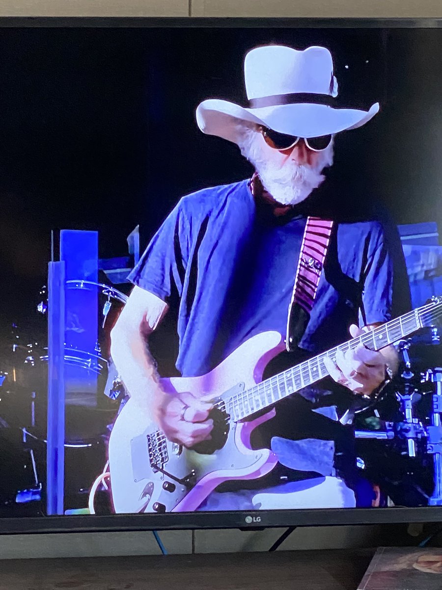 #DeadandCoTour22 <a href="/deadandcompany/">Dead & Company</a>  woman are smarter opener. I expected nothing less ♥️⚡️