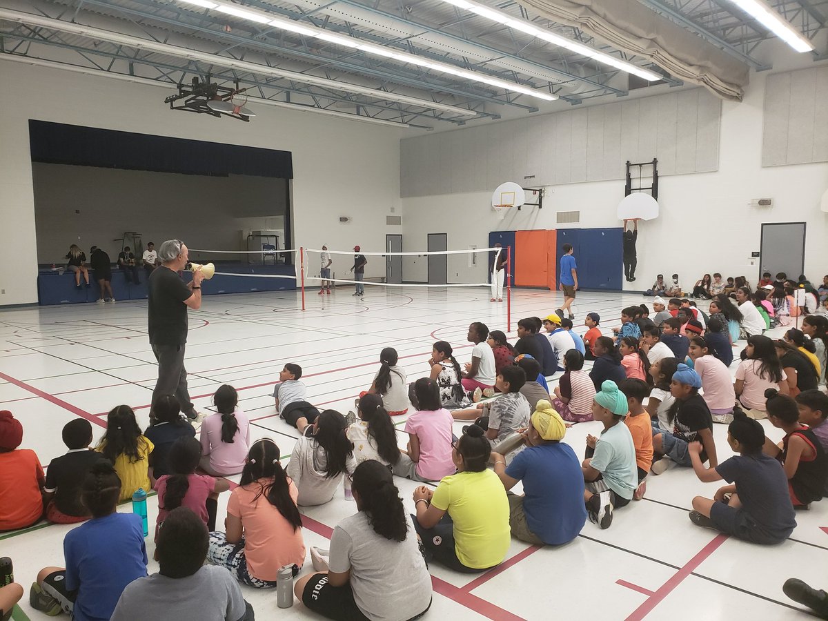 rjlee_ps's tweet photo. Our first, and hopefully annual, staff vs student badminton showdown was so much fun! 🏸 #RJLeeProud #RJLeeStrong @Ms_Misic @MsDubay1 @MrsSousa1 @LLSarbadhikari @mackaytiffany1 @hpe4pdsb @PeelSchools https://t.co/H0G1KDHWpY