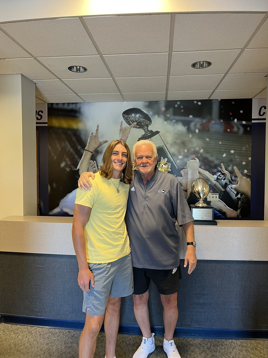 combs_04's tweet photo. After a great conversation with Coach Donley and @USF_Sherman I am excited to receive my 2nd offer to play football @USF_Football!! I had an awesome visit today! @CoachJoeyDidier @CoachEdge11 @ApolloEaglesFo1 https://t.co/6W6Ai3WzD7
