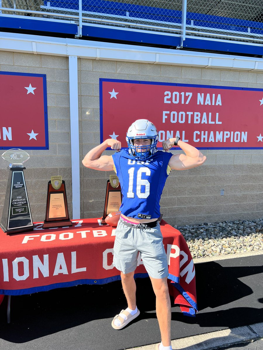 combs_04's tweet photo. After a great conversation with Coach Donley and @USF_Sherman I am excited to receive my 2nd offer to play football @USF_Football!! I had an awesome visit today! @CoachJoeyDidier @CoachEdge11 @ApolloEaglesFo1 https://t.co/6W6Ai3WzD7