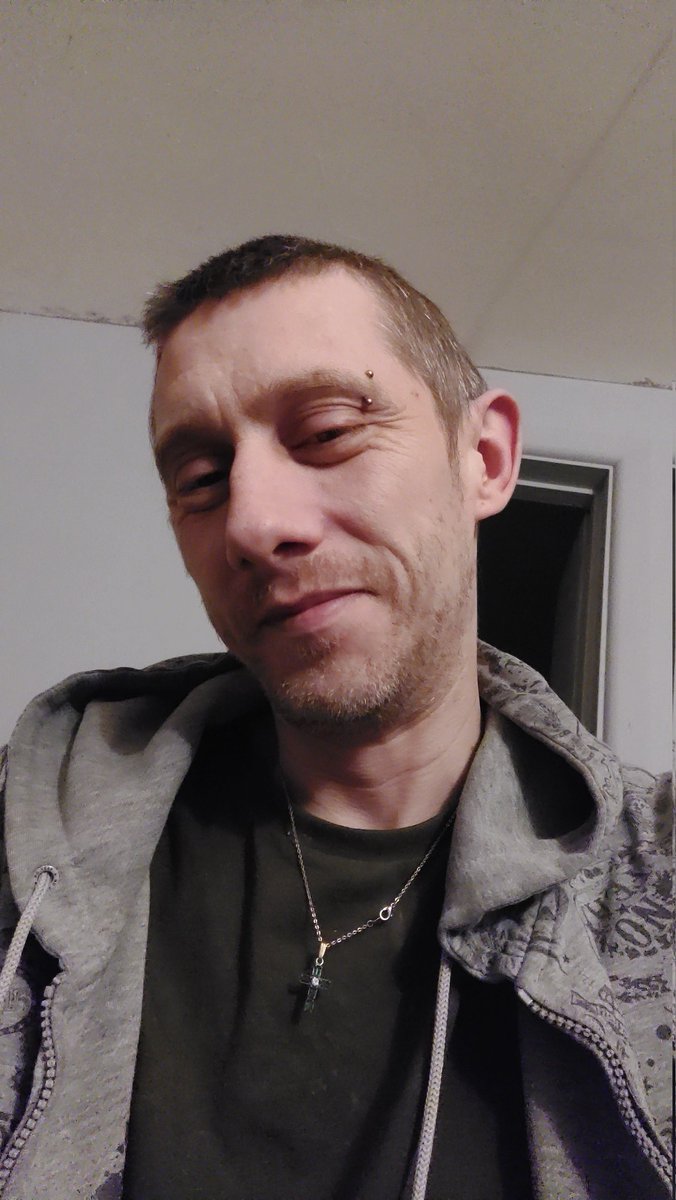 StevenS47670310's tweet photo. #mentalculturesteven #lover #SingleAndMingle #whatwomanwhatsthis 40 in October divorced and do have 5 kids but older now #single for to long https://t.co/5yTb51YN9k