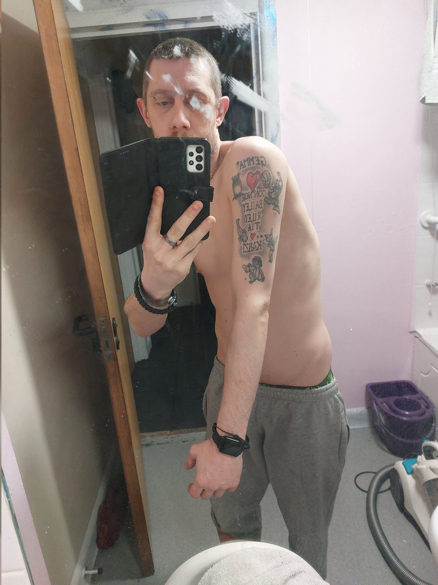 StevenS47670310's tweet photo. #mentalculturesteven #lover #SingleAndMingle #whatwomanwhatsthis 40 in October divorced and do have 5 kids but older now #single for to long https://t.co/5yTb51YN9k