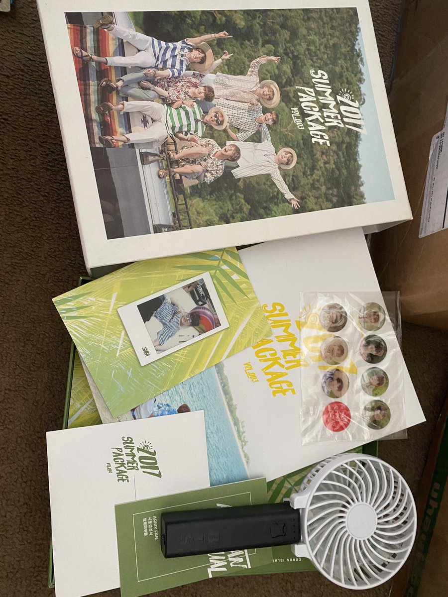 itschesestiK's tweet photo. Selling Kpop albums, some have their photo cards and are in great condition. All CDs are in perfect condition too. Willing to do bundles as well. DM me for prices!! https://t.co/UOF6RUaFNt