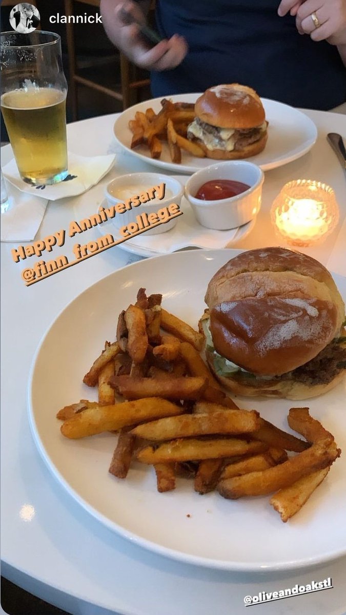 oliveandoakstl's tweet photo. A place to celebrate or just hang... https://t.co/0nsEcFeDui