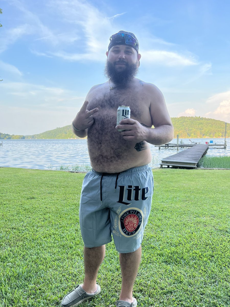 AutumnBandy's tweet photo. @MillerLite this man needs a sponsorship 🍻 https://t.co/oAp6fOj0vC