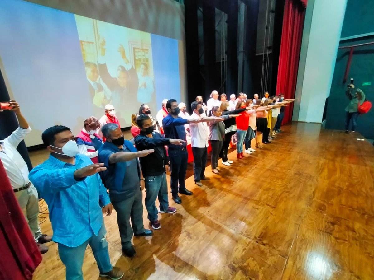 ISNNoticias's tweet photo. 📢| En asamblea realizada por trabajadores del sindicato Luis Cabrera del ayuntamiento de @GobiernoCholula se acuerda la destitución de Maribel Jiménez al frente de este organismo, así lo informó @leobardosoto líder de la @CTMPuebla @Paola_Angon https://t.co/PNNe1wyzXI