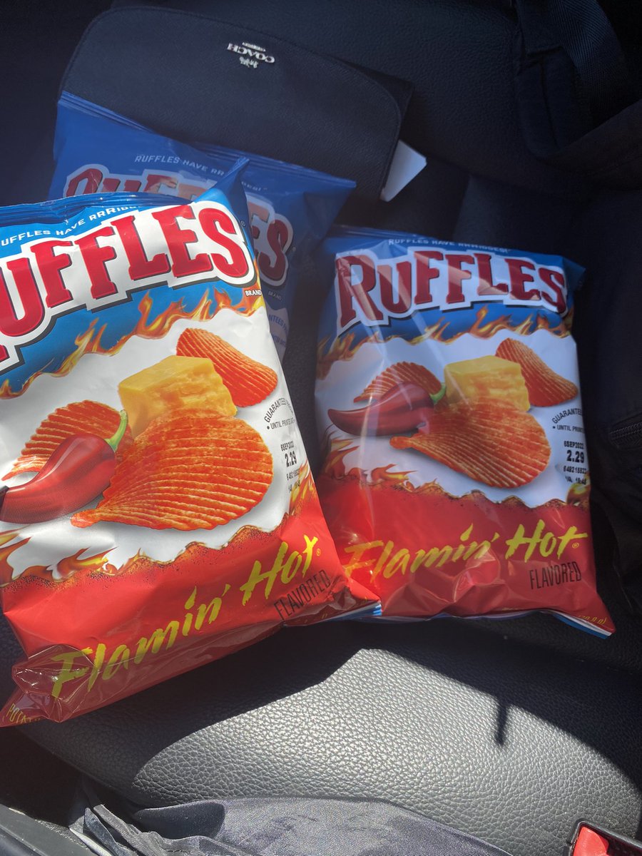 nayydizzle's tweet photo. These are my fucking shit! I can’t find them ANYWHERE anymore. Just found them in a 7/11 in La habra 🫠😅 

@ me if you find them in the IE area 🤙🏼 https://t.co/037zhzhznS