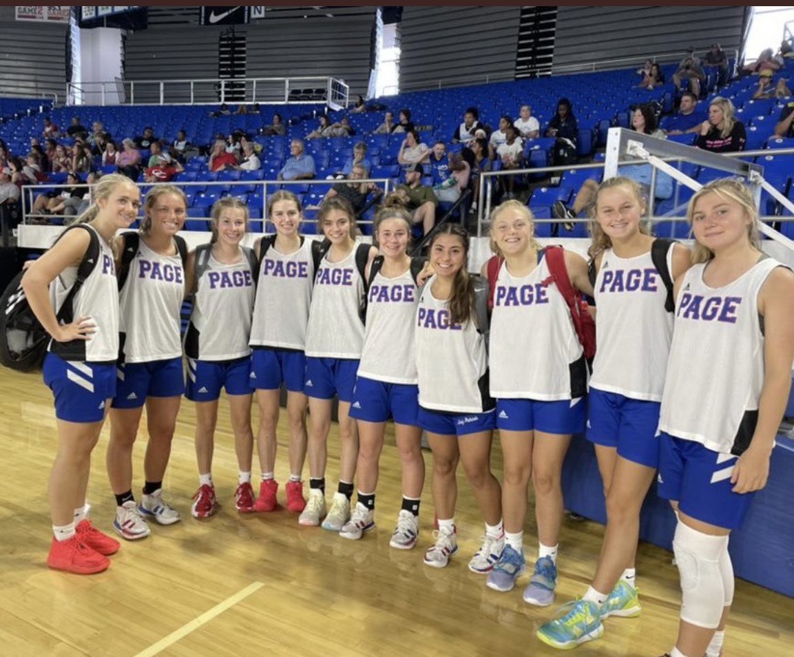 threesandd's tweet photo. Ran the Gauntlet this Summer with a New Crew having to Trust a new Coach to a new System. Tough situations develop Tough minds…So Proud to Coach this group! #Special #PageisComing https://t.co/gOwc013zHN