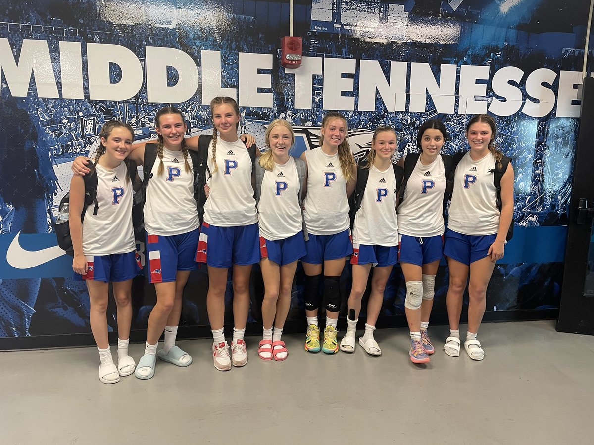 threesandd's tweet photo. Ran the Gauntlet this Summer with a New Crew having to Trust a new Coach to a new System. Tough situations develop Tough minds…So Proud to Coach this group! #Special #PageisComing https://t.co/gOwc013zHN