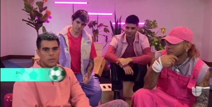 Alejand58356622's tweet photo. CNCO  en entrevista  en el concierto de campeones https://t.co/SUH9Wi2jNh