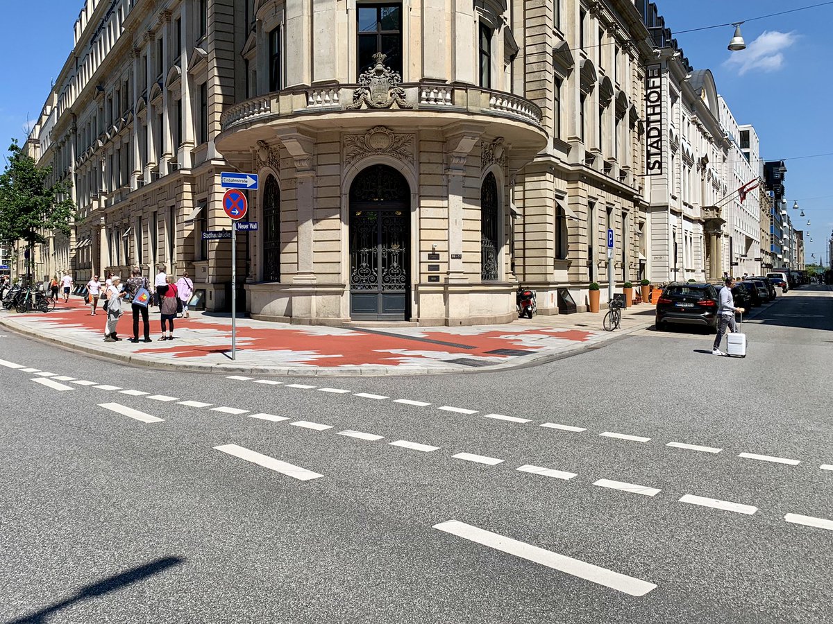 hosemann_hh's tweet photo. Das Kunstwerk »Stigma« von #missingicons am #Stadthaus, dem ehem Sitz der Gestapo in #Hamburg, ist fertig. Ohne erklärende Tafel werden es aber wohl viele Passant:innen nicht verstehen. Und daneben braucht es dort weiterhin einen angemessenen Erinnerungs- und Lernort! https://t.co/bF5koahDxP