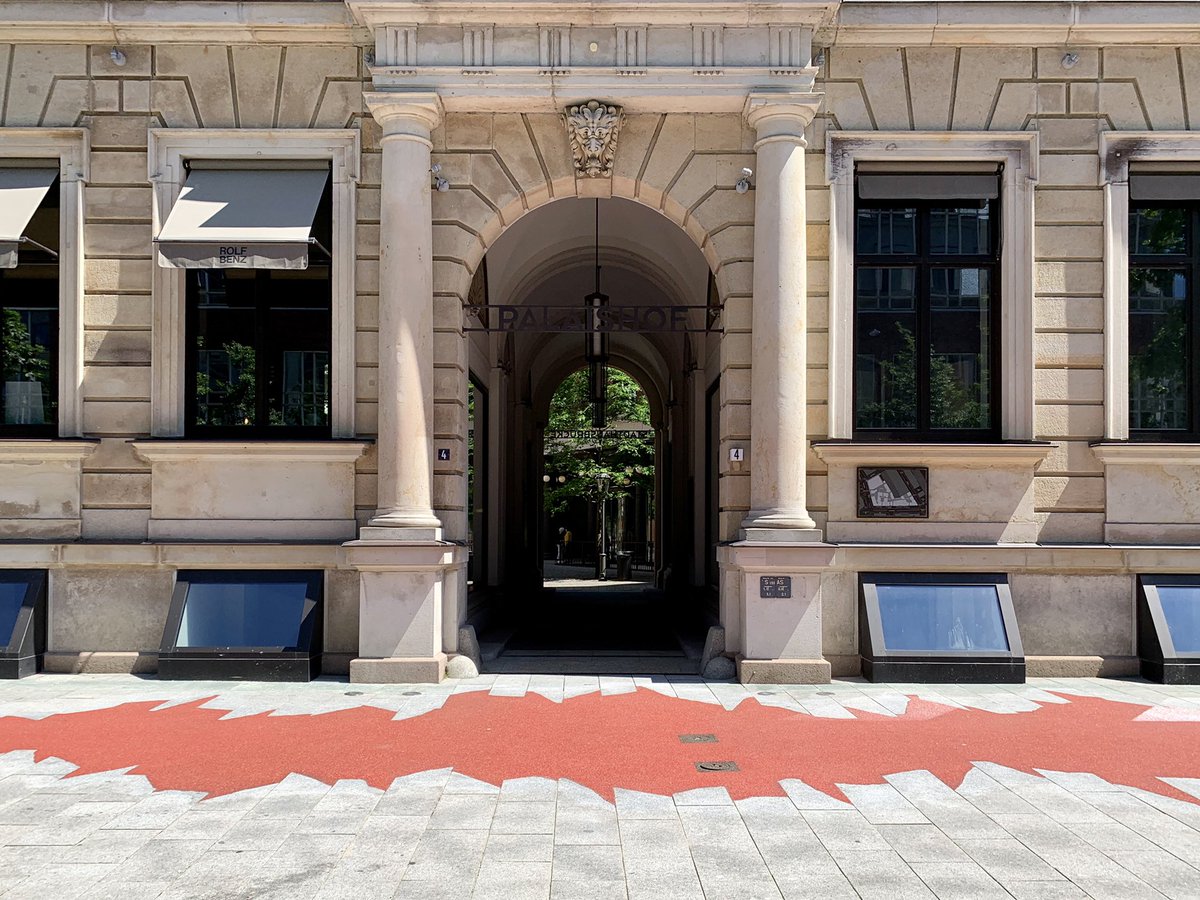 hosemann_hh's tweet photo. Das Kunstwerk »Stigma« von #missingicons am #Stadthaus, dem ehem Sitz der Gestapo in #Hamburg, ist fertig. Ohne erklärende Tafel werden es aber wohl viele Passant:innen nicht verstehen. Und daneben braucht es dort weiterhin einen angemessenen Erinnerungs- und Lernort! https://t.co/bF5koahDxP