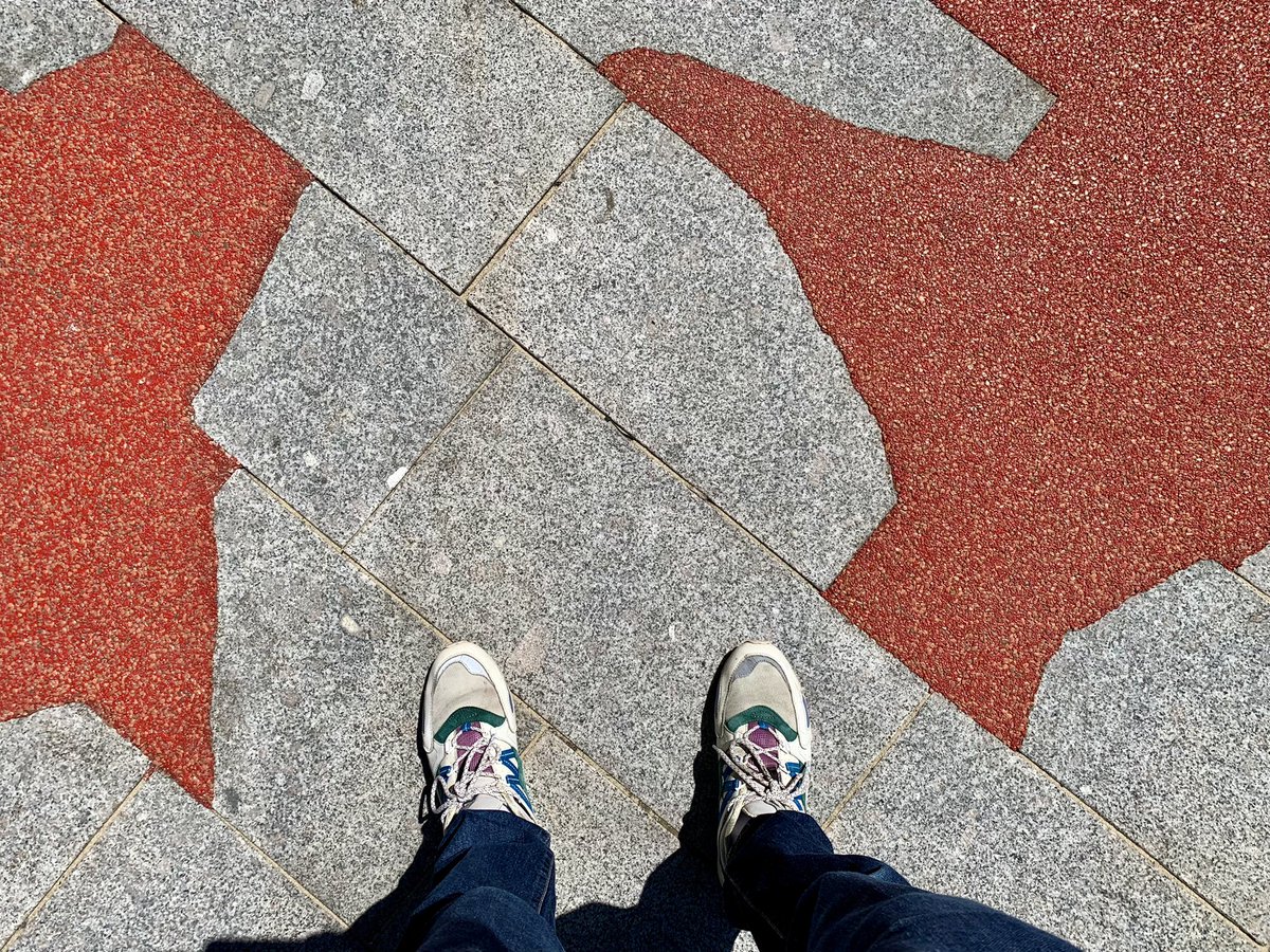 hosemann_hh's tweet photo. Das Kunstwerk »Stigma« von #missingicons am #Stadthaus, dem ehem Sitz der Gestapo in #Hamburg, ist fertig. Ohne erklärende Tafel werden es aber wohl viele Passant:innen nicht verstehen. Und daneben braucht es dort weiterhin einen angemessenen Erinnerungs- und Lernort! https://t.co/bF5koahDxP